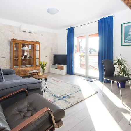 Διαμέρισμα Komfortable Mit Terrasse Und Garten *