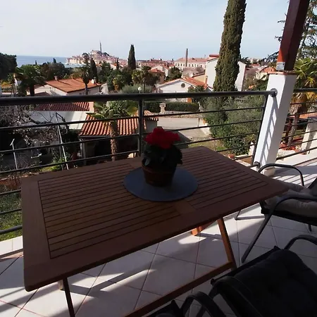 Διαμέρισμα Komfortable Mit Terrasse Und Garten Ρόβινι