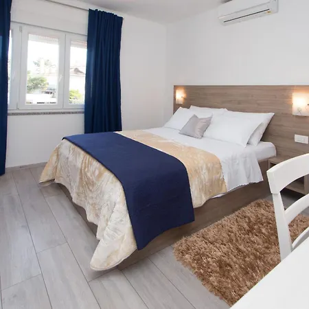 Komfortable Mit Terrasse Und Garten Apartment Rovinj