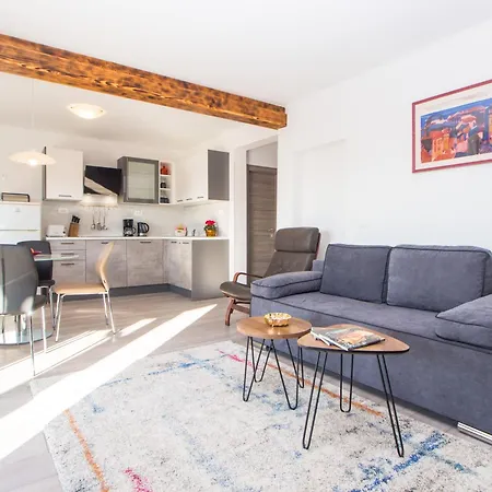 Komfortable Mit Terrasse Und Garten Apartment *